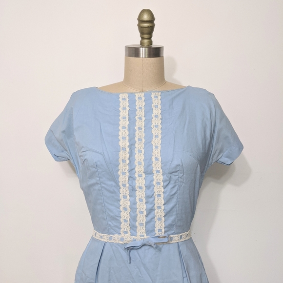 (37) vtg 1960s fitted periwinkle blue dainty dress - Picture 4 of 5